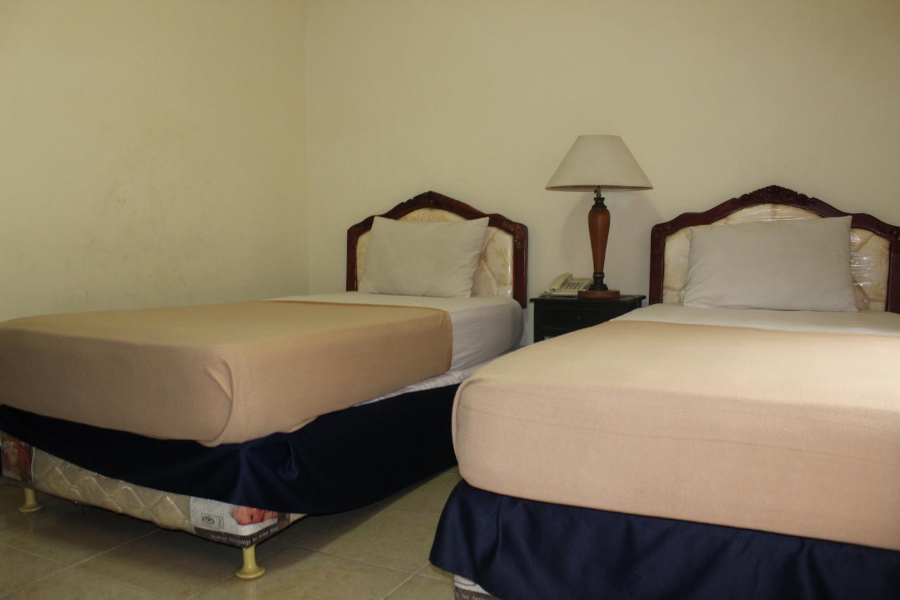 Simpang Tujuh Hotel Cepu ภายนอก รูปภาพ