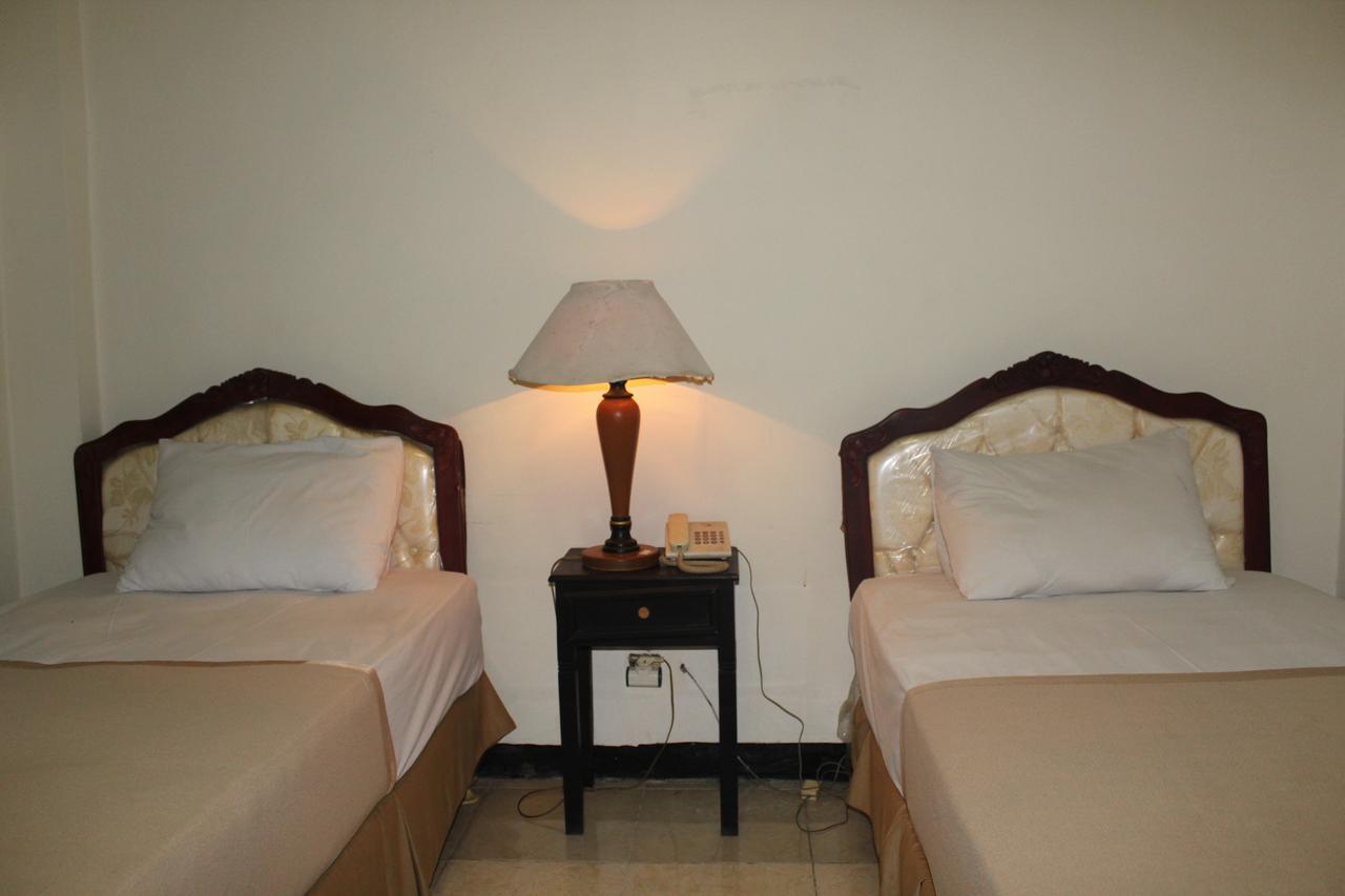 Simpang Tujuh Hotel Cepu ภายนอก รูปภาพ