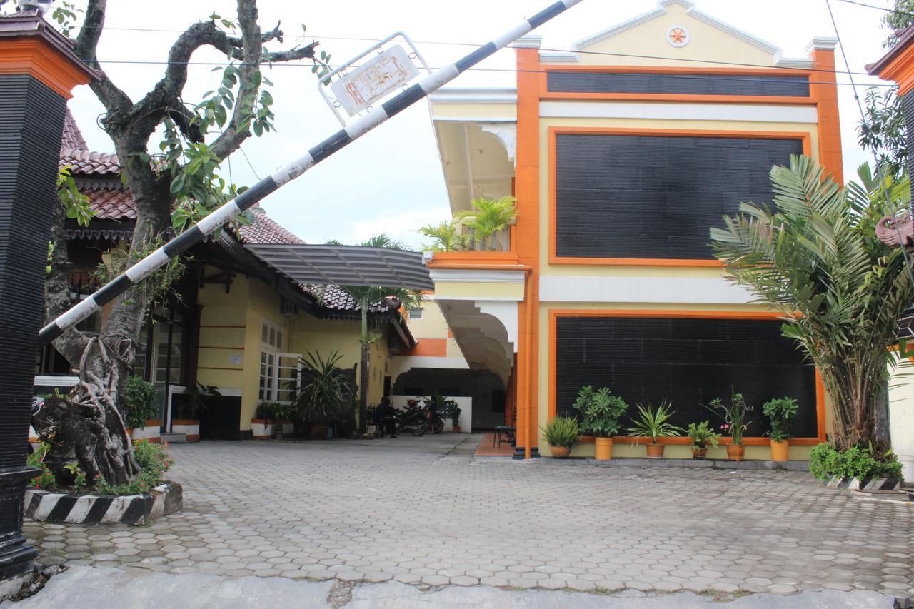 Simpang Tujuh Hotel Cepu ภายนอก รูปภาพ