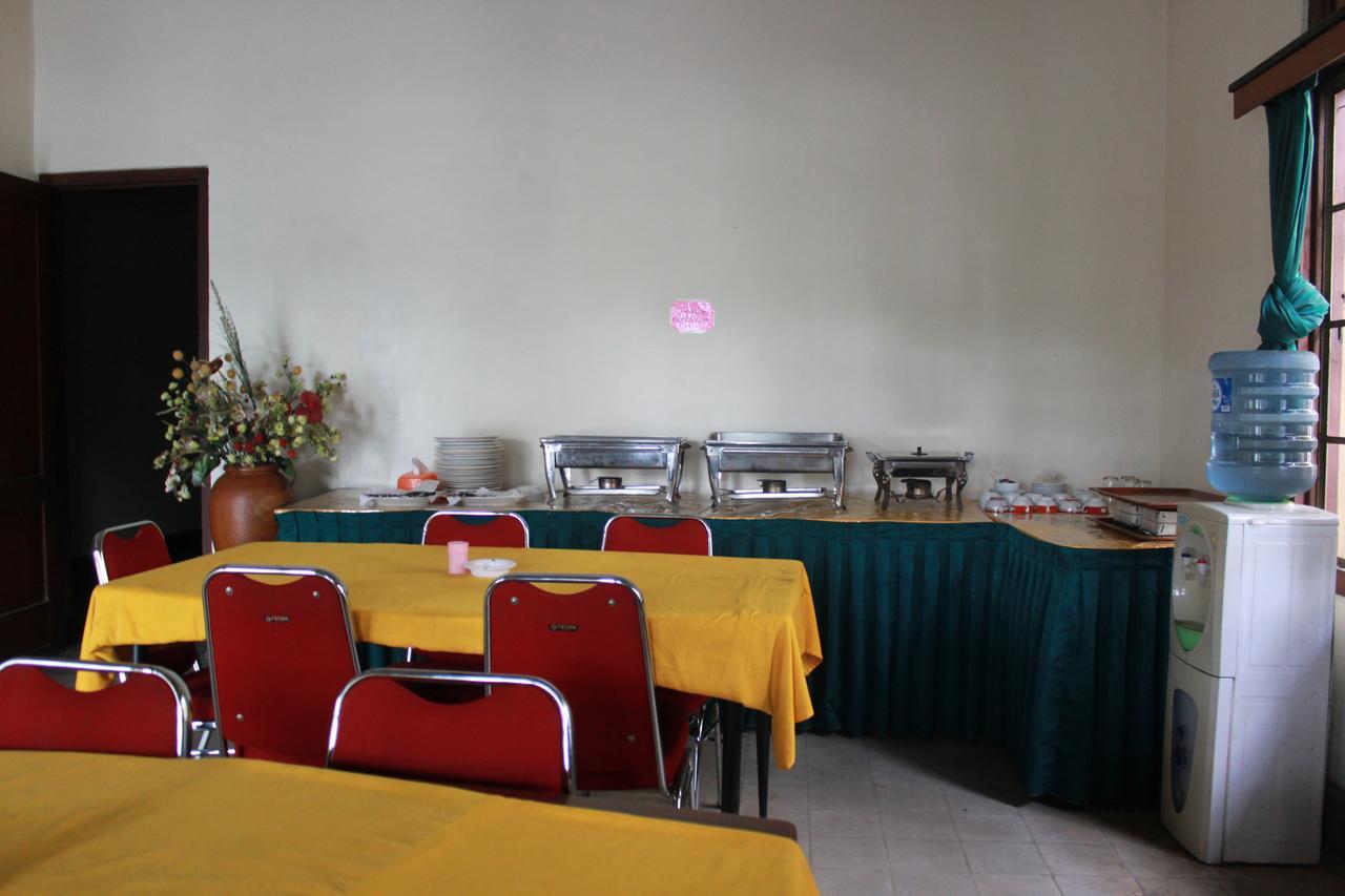 Simpang Tujuh Hotel Cepu ภายนอก รูปภาพ