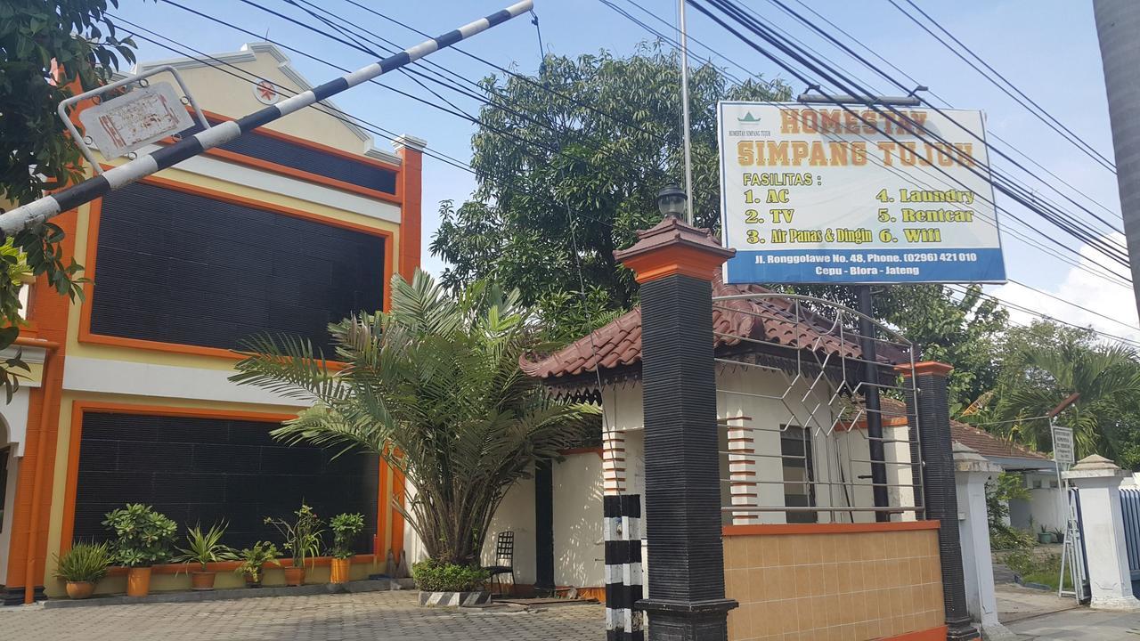 Simpang Tujuh Hotel Cepu ภายนอก รูปภาพ