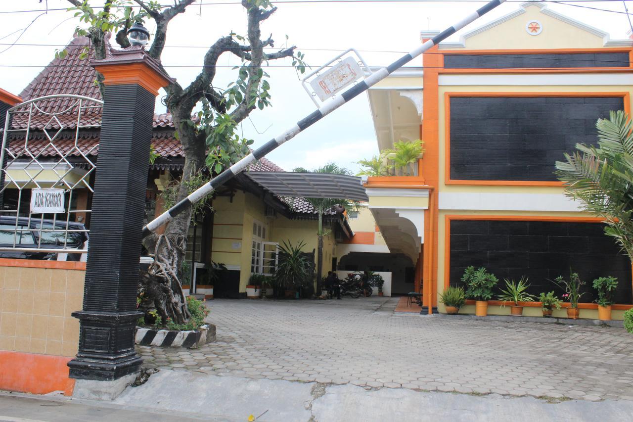 Simpang Tujuh Hotel Cepu ภายนอก รูปภาพ