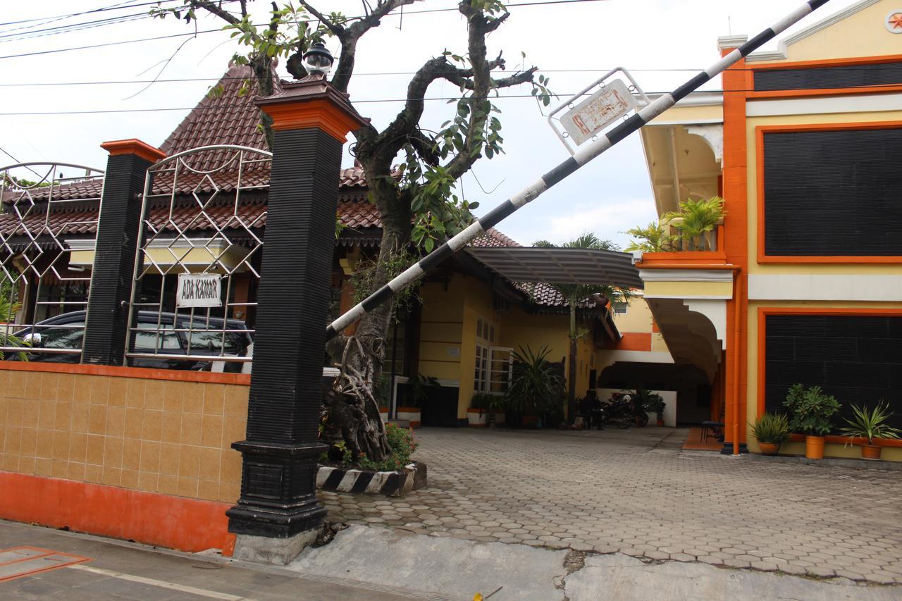 Simpang Tujuh Hotel Cepu ภายนอก รูปภาพ